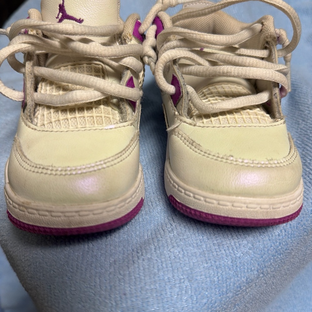 Jordan Kids Sneakers in Cream and Purple